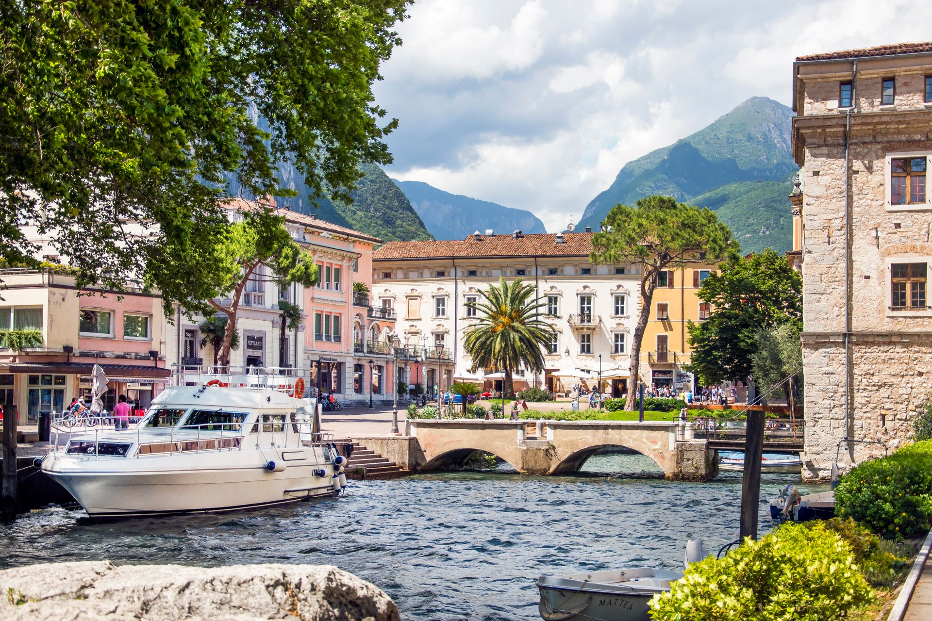 Il porto e il centro storico di Riva del Garda