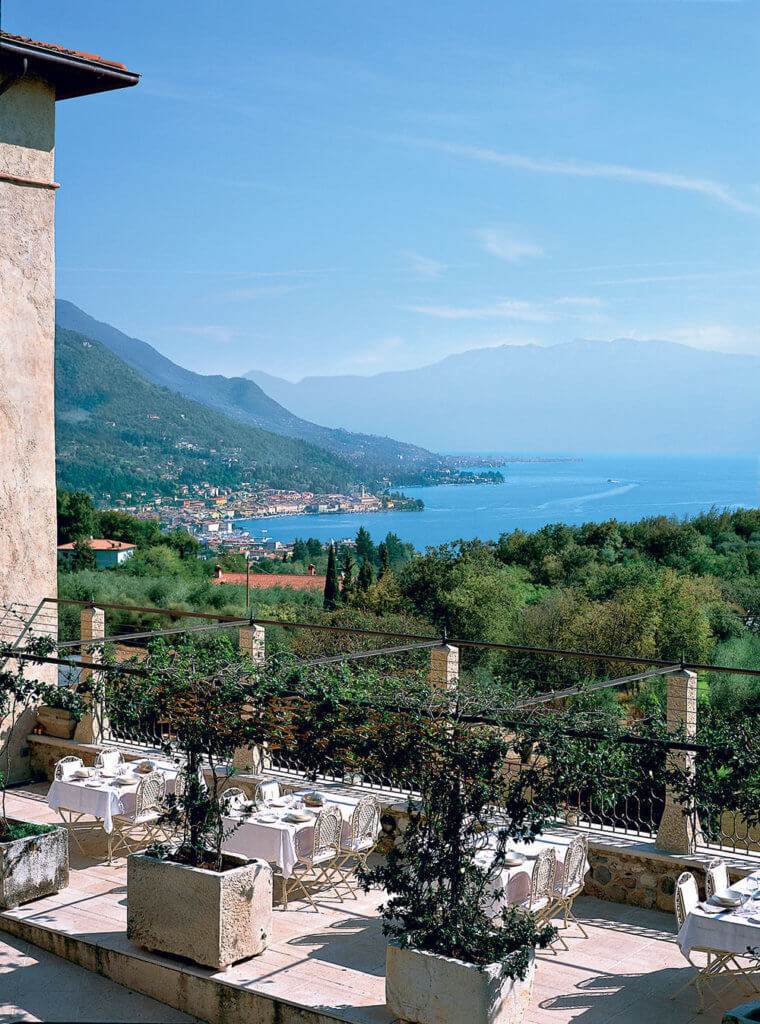 Elegante villa con vista panoramica sul Lago di Garda